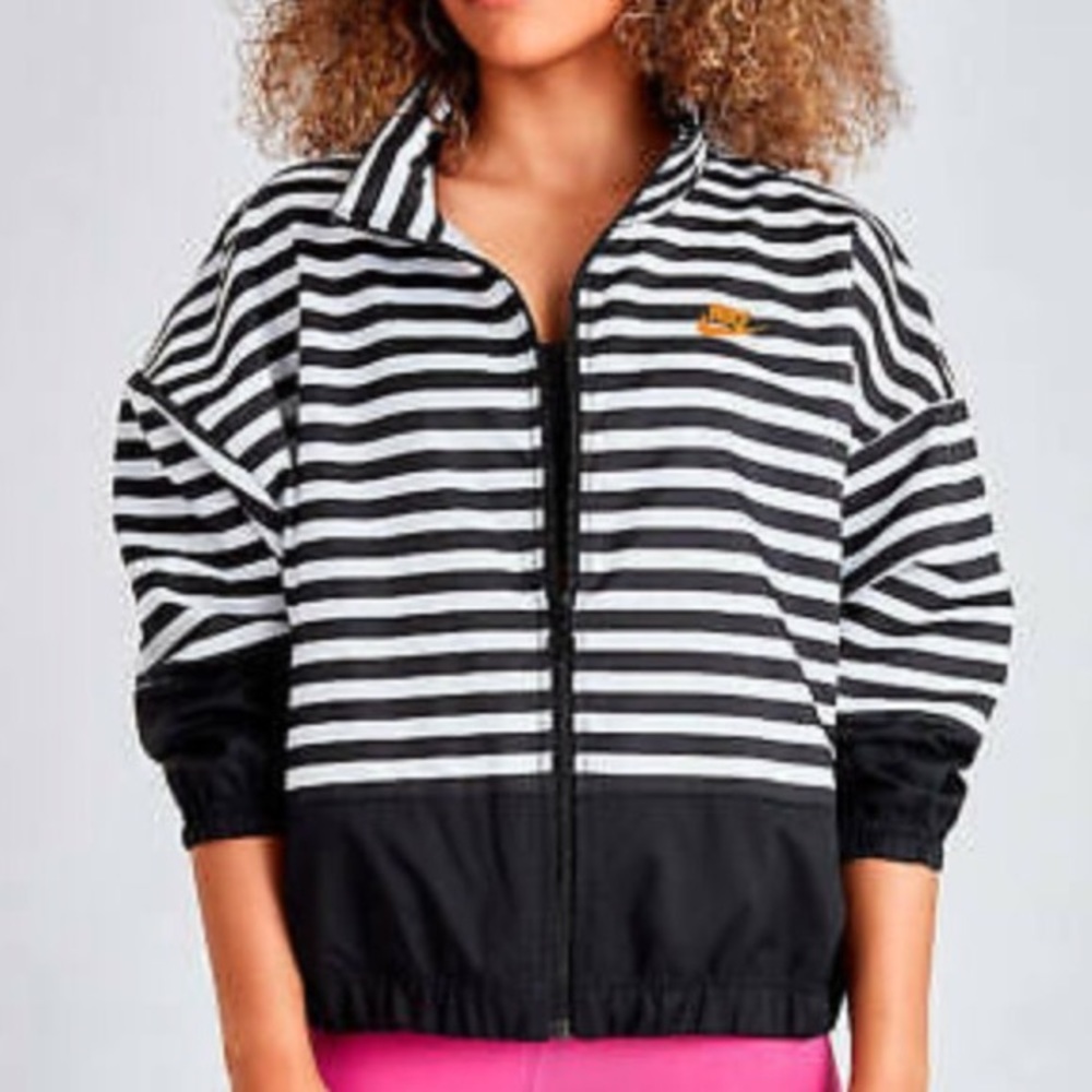 NIKE LOOSE FIT TRACK JACKET 🧥